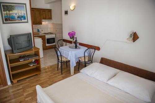 Apartment image 9