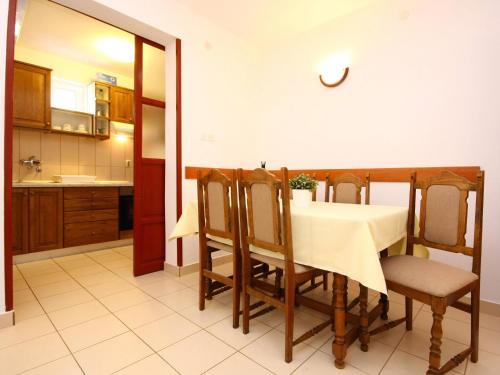 Apartment image 9