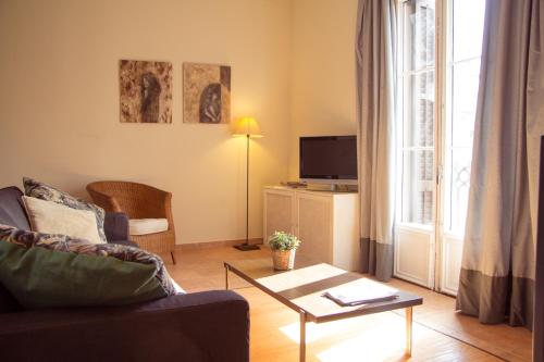 Gaudi Apartment 9, Barcelona