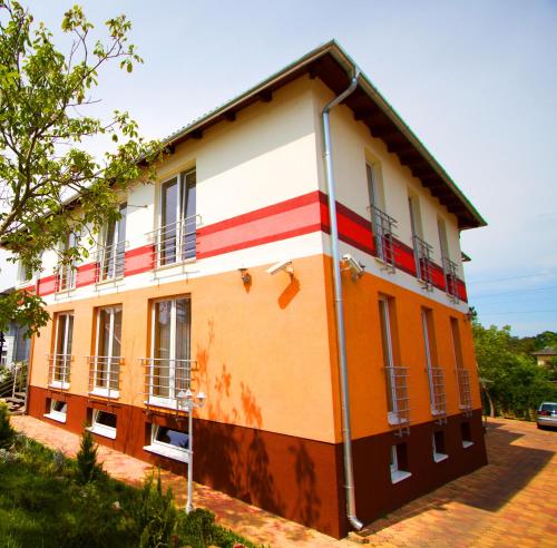  Riviéra Apartmanház, Pension in Siófok