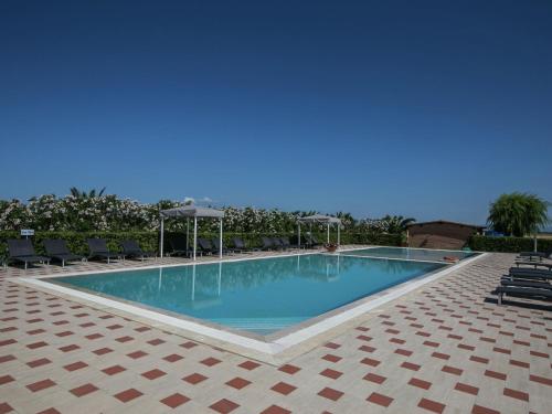  Lovely Apartment with Swimming Pool in Lazise, Pension in Grosseto