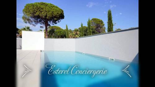 Swimming pool, Special Golf Appartement pour 2 pers Classe 4 etoiles near Valescure Golf Club