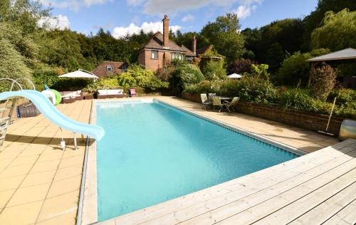 The Limes Country House with Heated Pool & Hot Tub in Great Missenden