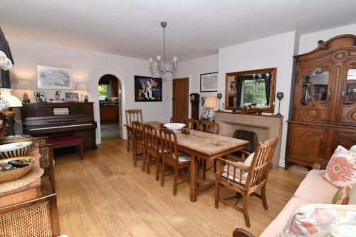 The Limes Country House with Heated Pool & Hot Tub in Great Missenden