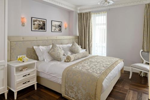 Double or twin room, deluxe