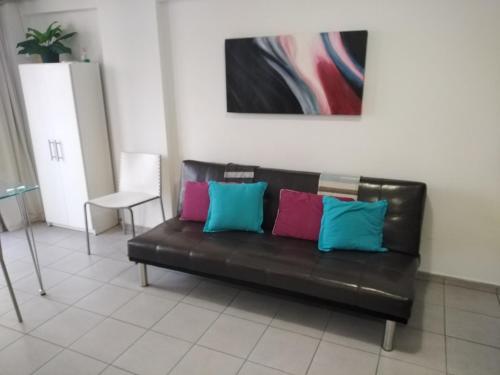 One-Bedroom Apartment image 9