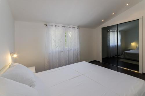 2 bedrooms, 4 beds