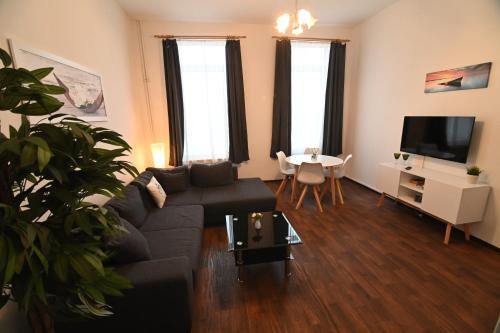 2 twin beds, 1 sofa bed