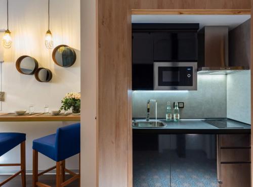 Sevilla Casa Sevilla 1920 Suites by Epoca 4-Star Guesthouse exterior