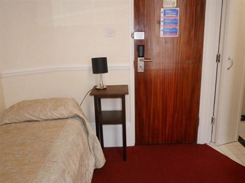 1 double bed, 3 twin beds
