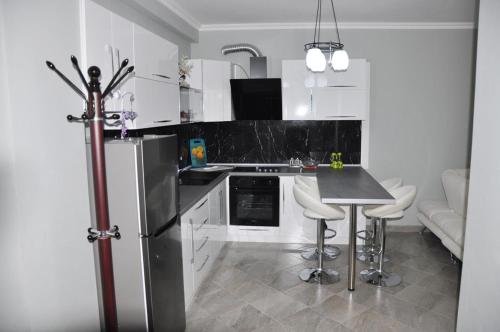 Modern Summer Apartment - image 6
