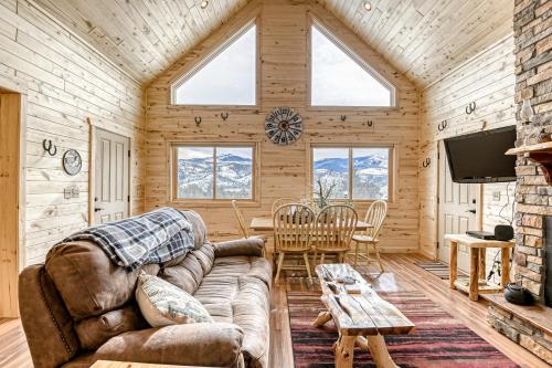 Mountain Top Getaway - image 2