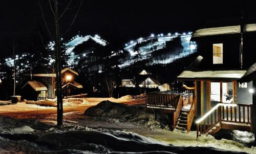 Chalets Alpins - 12 Chemin Alpin in Stoneham (QC)