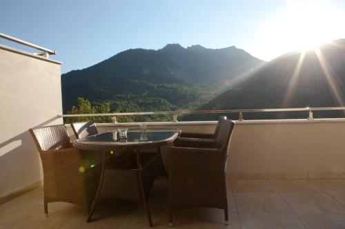 مدخل, Forest Suites Boutique Hotel in Megalo Chorio