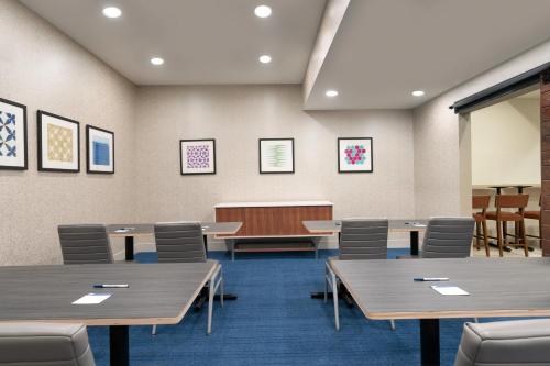 홀리데이 인 익스프레스 자메이카 - JFK 에어트레인 - NYC 바이 IHG - 회의실/연회장