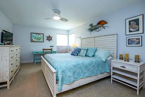 Beach resort condo near world renowned Bowmans Beach - Blind Pass B202 - main image