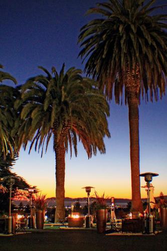 286443101 Claremont Resort & Club