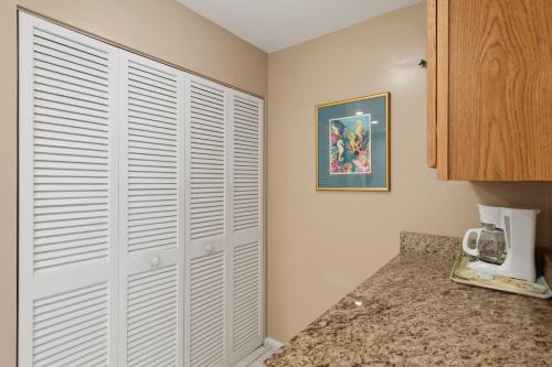 Blind Pass Condo C109 on beautiful Sanibel Island - image 7