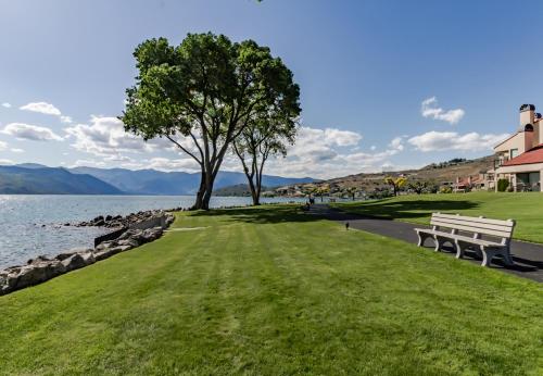 Apartment with Lake View