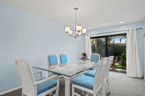 Quiet resort condo surrounded by tropical vegetation - Blind Pass E102 - image 3