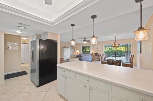Gorgeous Renovated 1st Floor Condo with bikes 2 Rollaway's & Oversized Lanai - Blind Pass F106 - image 7