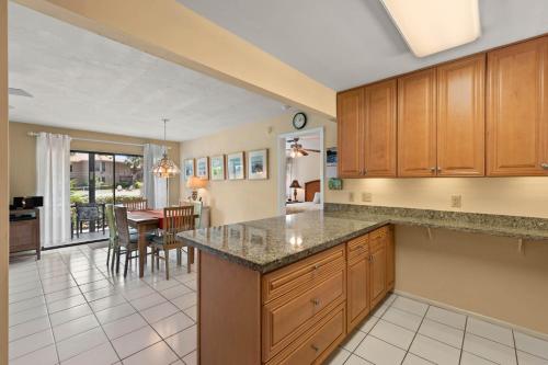Tropical resort condo on award-winning Bowmans Beach - Blind Pass F111 - image 4