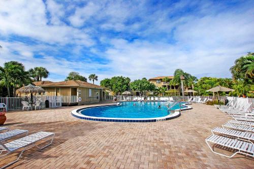 Sunsets & shelling on Sanibel perfect for family - Blind Pass F203 - image 8