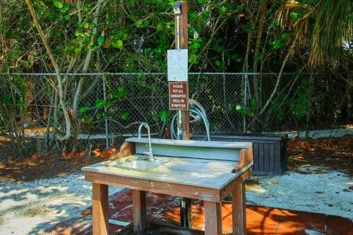 Quiet spacious condo near famous Bowman's Beach - Blind Pass G203 - image 7