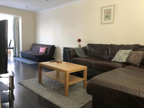 The Hollies Haven & free parking - perfect London long stay gîte à louer Sidcup