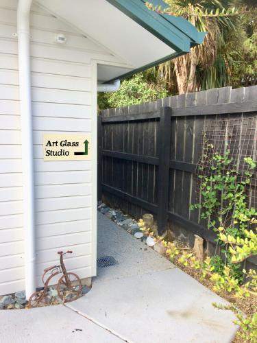 Art Glass Studio - Tap to explore photos