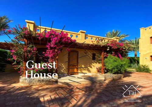 Taj Home,3Bedroom plus 3 BR guest house, private pool
