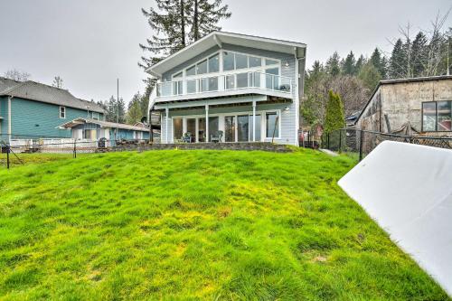 Scenic and Spacious Getaway on North Bay with Deck!