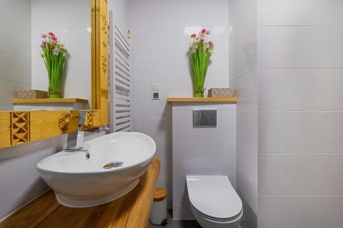3 bedrooms, 5 beds