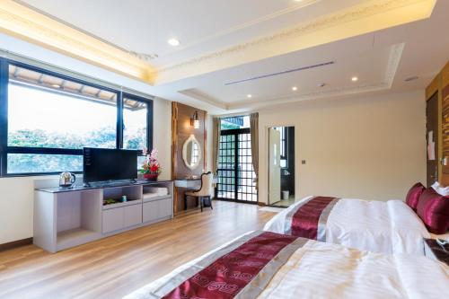 2 queen beds