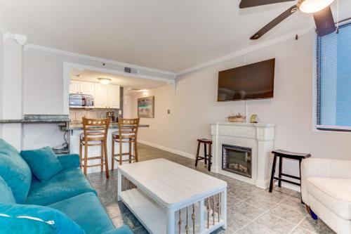 Hosteeva Oceanfront Meridian Plaza Condo - image 3