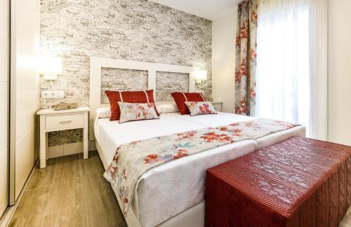 Apartamentos Perla Marina - image 5
