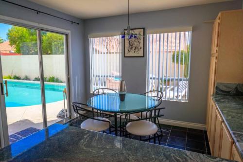 Luxury 1900 SQ FT House Huge 46 FT Pool & Hot SPA thumb 3