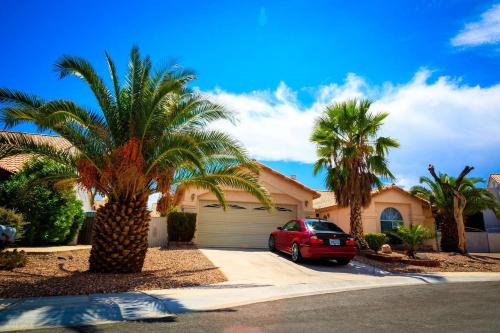 Luxury 1900 SQ FT House Huge 46 FT Pool & Hot SPA thumb 4