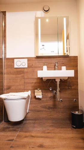 Wunderstay Alpine 20 Chic New Studio w Pool & View