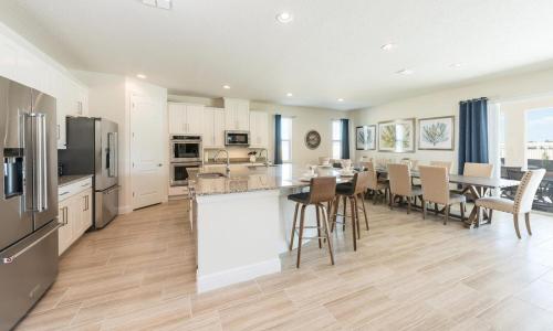 Rent Your Own Orlando Villa with Large Private Pool on Encore Resort at Reunion Orlando Villa 4415 - image 2