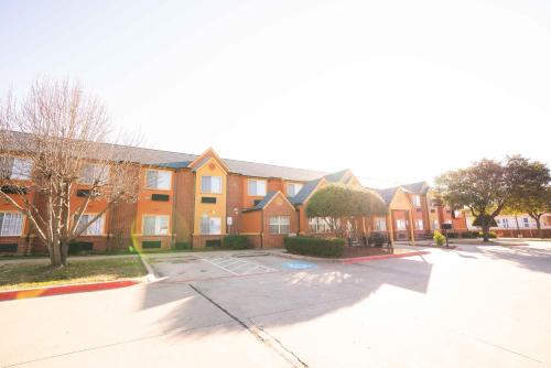 Regency Inn & Suites DFW