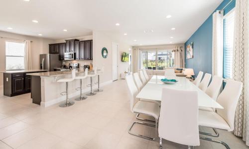Beautiful Villa with first class amenities on Encore Resort at Reunion Orlando Villa 4478 - image 3