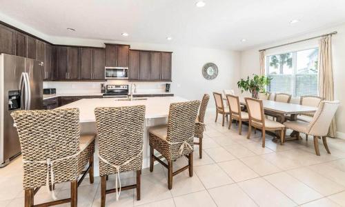 Luxury Contemporary Style Villa on Encore Resort at Reunion Orlando Villa 4497 - image 4