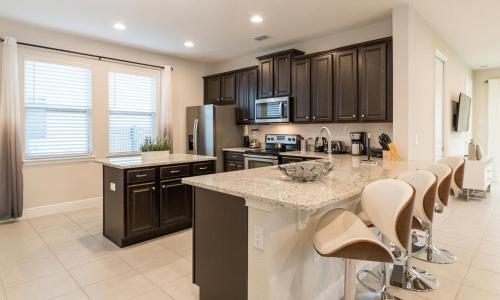 Rent this Luxury 5 Star Villa on Encore Resort at Reunion Orlando Villa 4475 - image 4