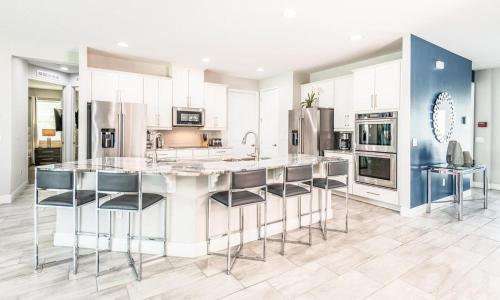 Rent Your Own Orlando Villa with Large Private Pool on Encore Resort at Reunion Orlando Villa 4510 - image 6
