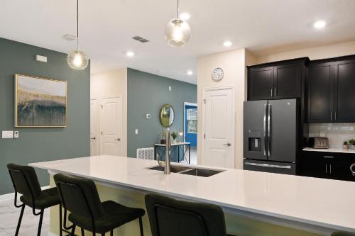 Storey Lake - 9 Bedroom Home with Pool - 1678ST - image 3