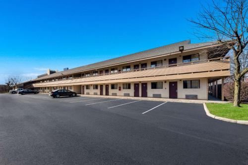 Rodeway Inn - image 11