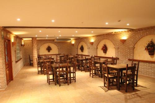  Hostal Restaurante Cuatro Caminos in Calera y Chozas