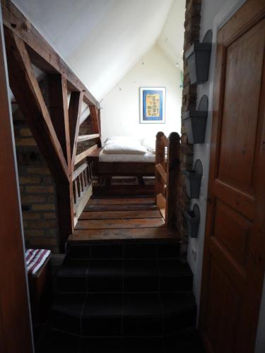 2 bedrooms, 5 beds