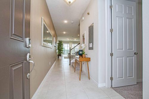 Solara - 5 Bedrooms Townhome w Spashpool-8202SA - main image